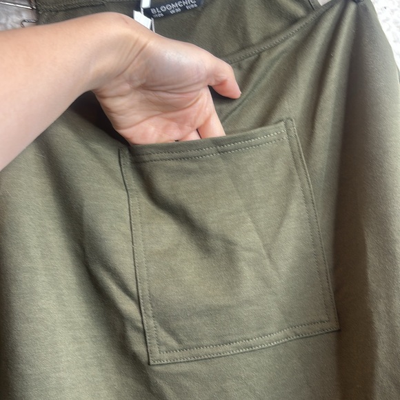 NWT BloomChic Womens Olive Green Drawstring Overall Romper Pockets PLUS SIZE 26 - Picture 4 of 14